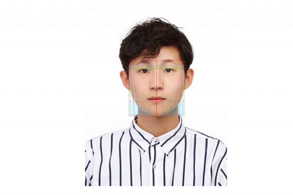 Photobi 運用獨創修圖插件，為顧客平衡臉型。