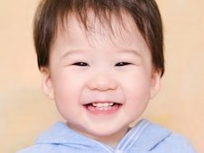 淺色背景學生相