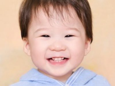 淺色背景學生相